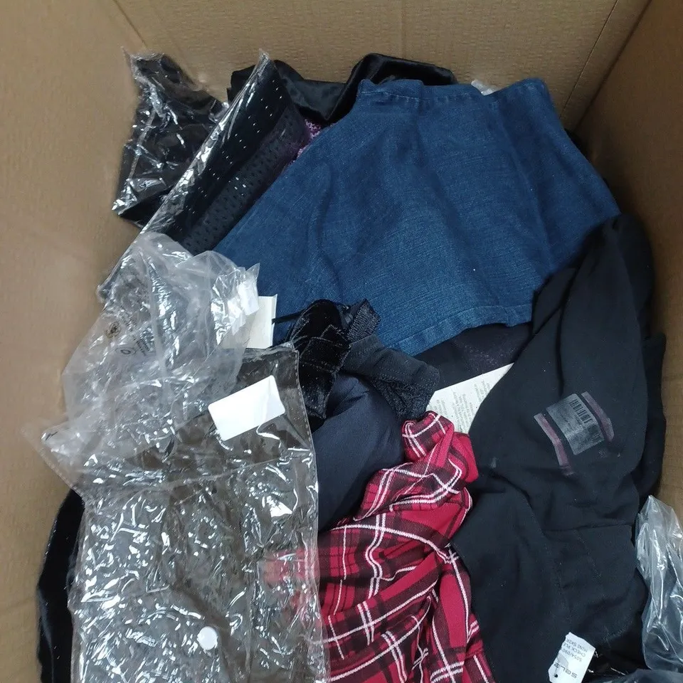BOX OF APPROXIMATELY 15 ASSORTED CLOTHING ITEMS TO INCUDE - BIKINI BOTTOMS , CARGOS , SHIRT ETC