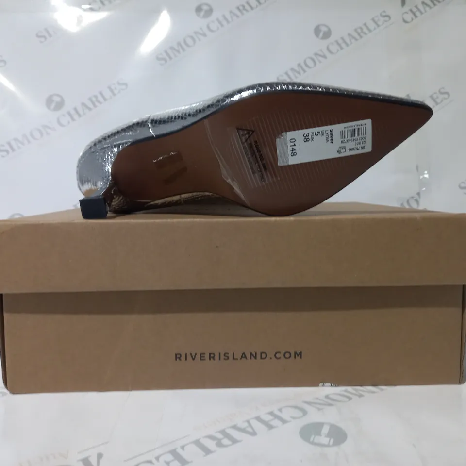 BOXED PAIR OF RIVER ISLAND LYDIA POINTED TOE HEELED BOOTS IN METALLIC SILVER COLOUR UK SIZE 5