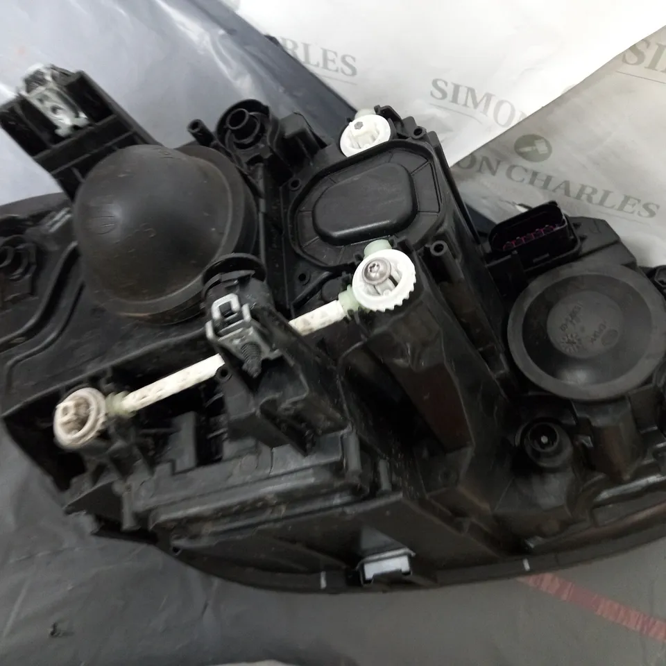 VW GOLF MK 7.5 - PASSENGER SIDE HEADLIGHT 