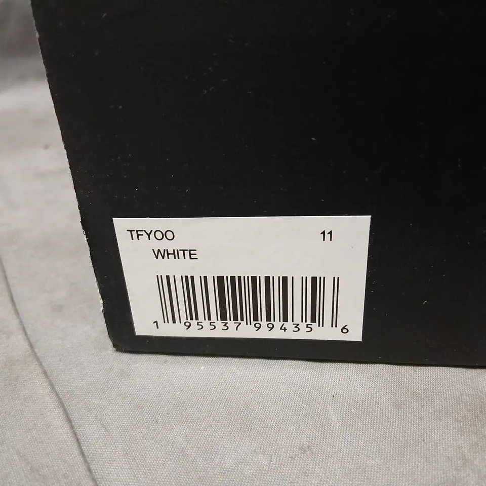 FRENCH CONNECTION WHITE KNIT TRAINERS – UK 11 (TFYOO)