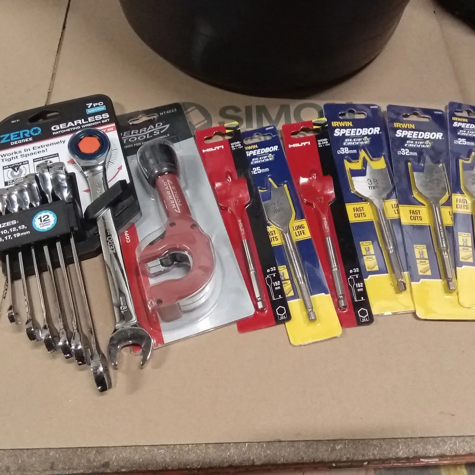 BUILDERS/DIY BUNDLE TO INCLUDE; BOOTS, RATCHETING WRENCH SET, BUILDERS BUCKET ETC