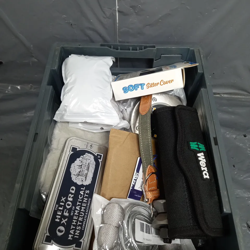 APPROXIMATELY 10 ASSORTED HOUSEHOLD ITEMS TO INCLUDE DOG ACCESSORIES , HARDWARE TOOLS , ETC 