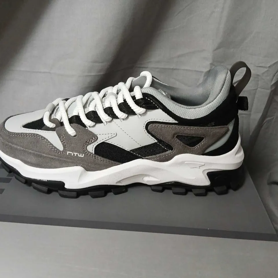 NTW MEN'S SNEAKERS UK 8 – GREY/WHITE/BLACK RUNNER
