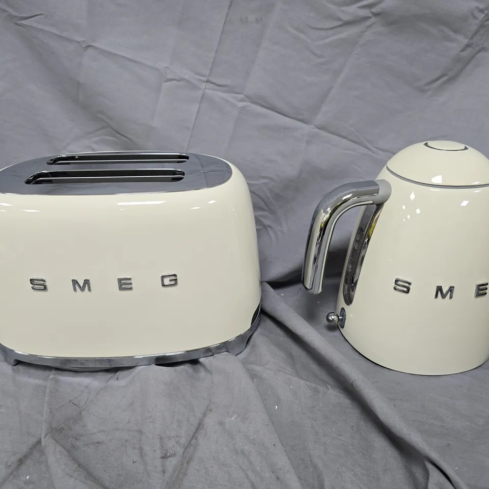 SMEG 50S STYLE KETTLE & 2-SLICE TOASTER IN CREAM