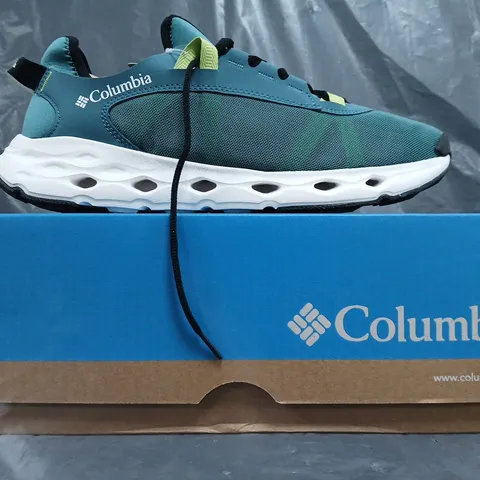 BOXED PAIR OF COLUMBIA MEN'S DRAINMAKER XTR TRAINERS IN TEAL SIZE UK 11