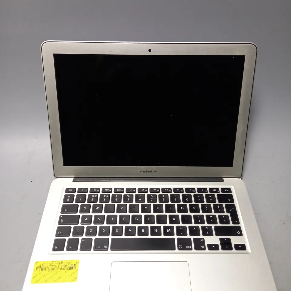 APPLE MACBOOK AIR 13" 2017 IN SILVER