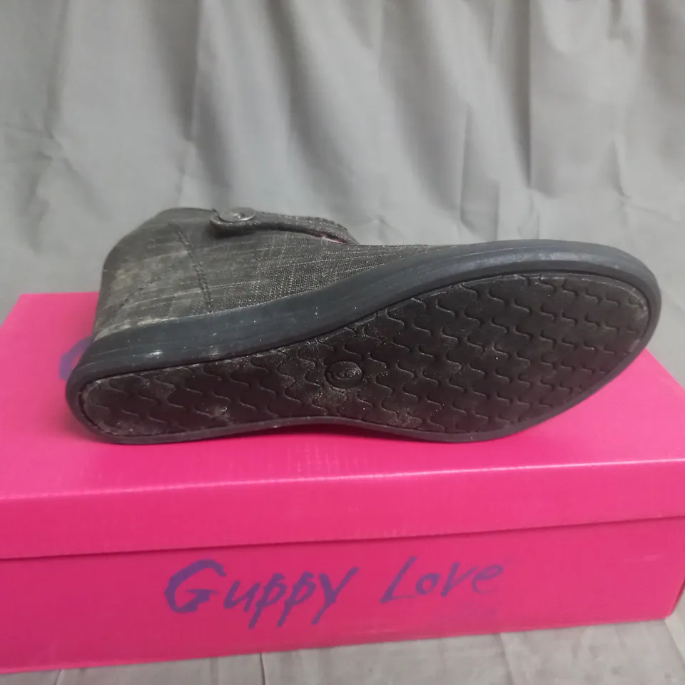BOX OF APPROXIMATELY 10 BLACK GUPPY LOVE BY BLOWFISH SHOES IN VARIOUS SIZES