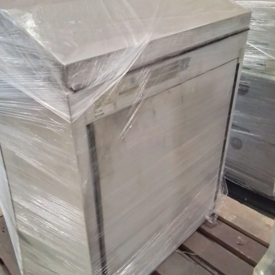 PALLET CONTAINING PRINTER
