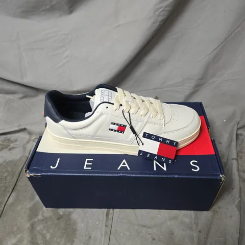 TOMMY JEANS WHITE TRAINERS BOXED UK 9