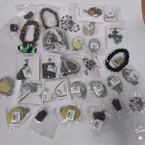 LOT OF APPROXIMATELY 30 ASSORTED FASHION JEWELLERY ITEMS TO INCLUDE BRACELETS, NECKLACE PENDANTS AND PYRAMID ORNAMENT
