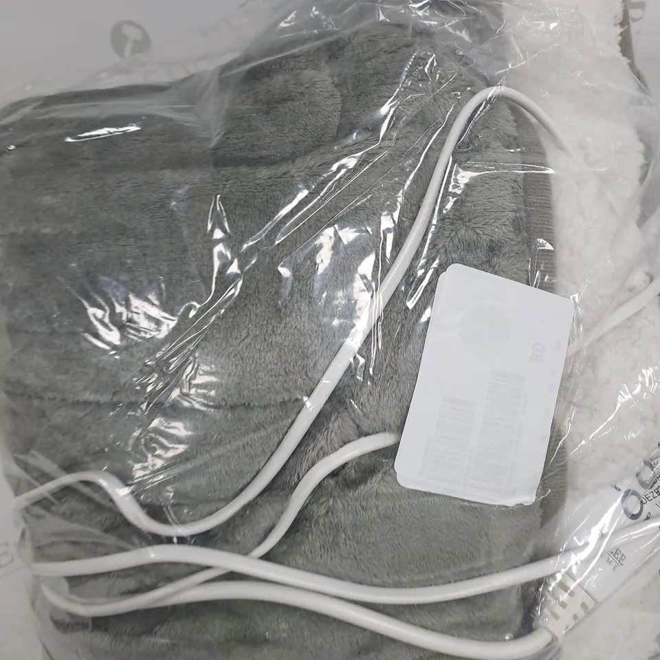 BOXED COZEE HOME OVERSIZED WRAP HEATED BLANKET IN SILVER