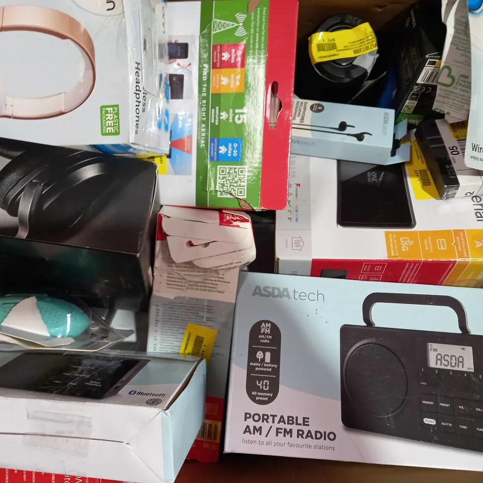 BOX OF APPROXIMATELY 20 ASSORTED ELECTRICAL ITEMS TO INCLUDE JUICEJUMBO WIRELESS SPEAKER, ASDA TECH TRUE WIRELESS EARBUDS, ASDA TECH POWER BANK, ETC