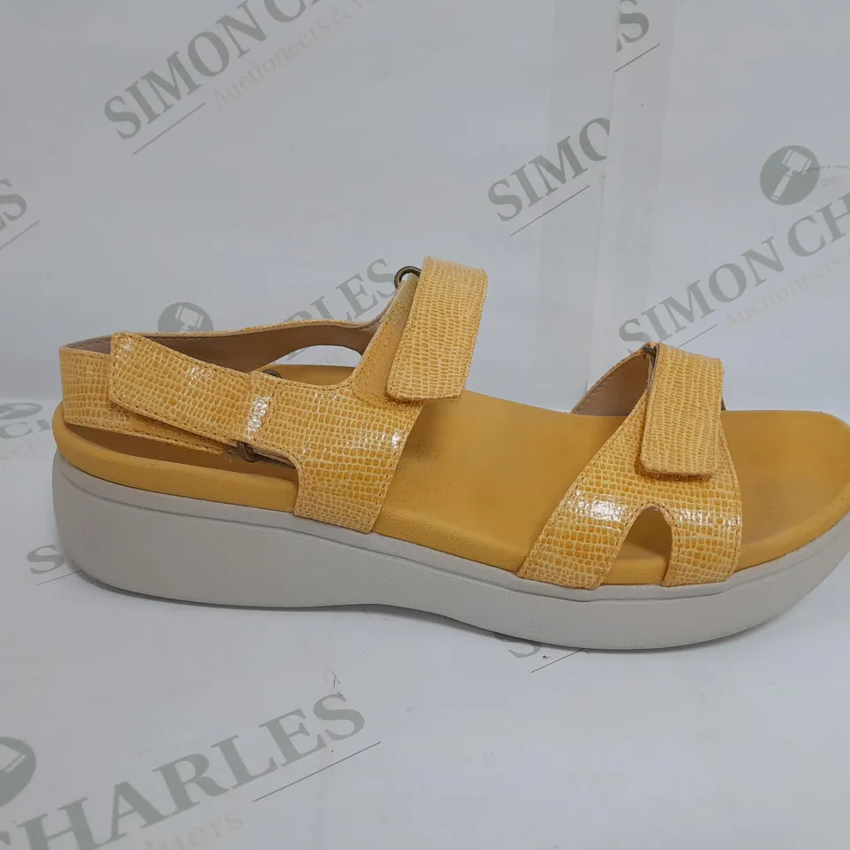 PAIR OF VIONIC NUALA SANDALS IN YELLOW SIZE 8