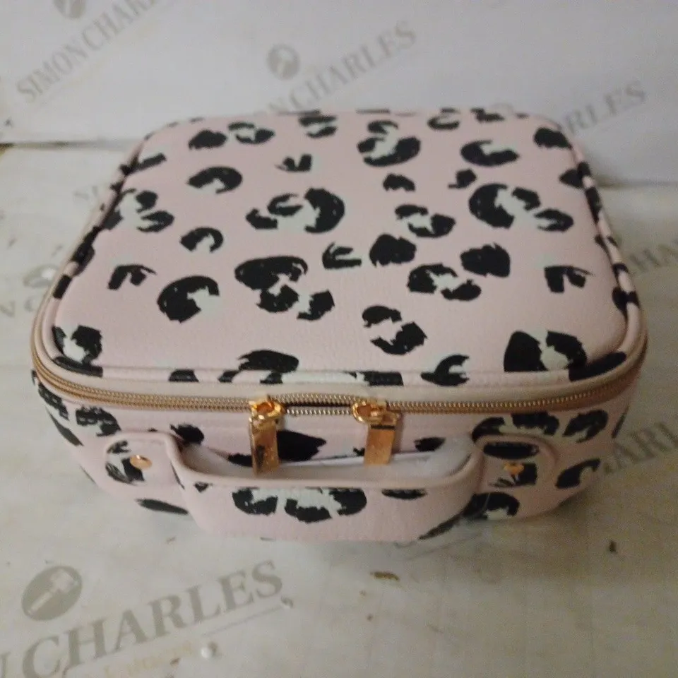 TILI LEOPARD PRINT MAKE-UP ORGANISER MEDIUM VANITY CASE