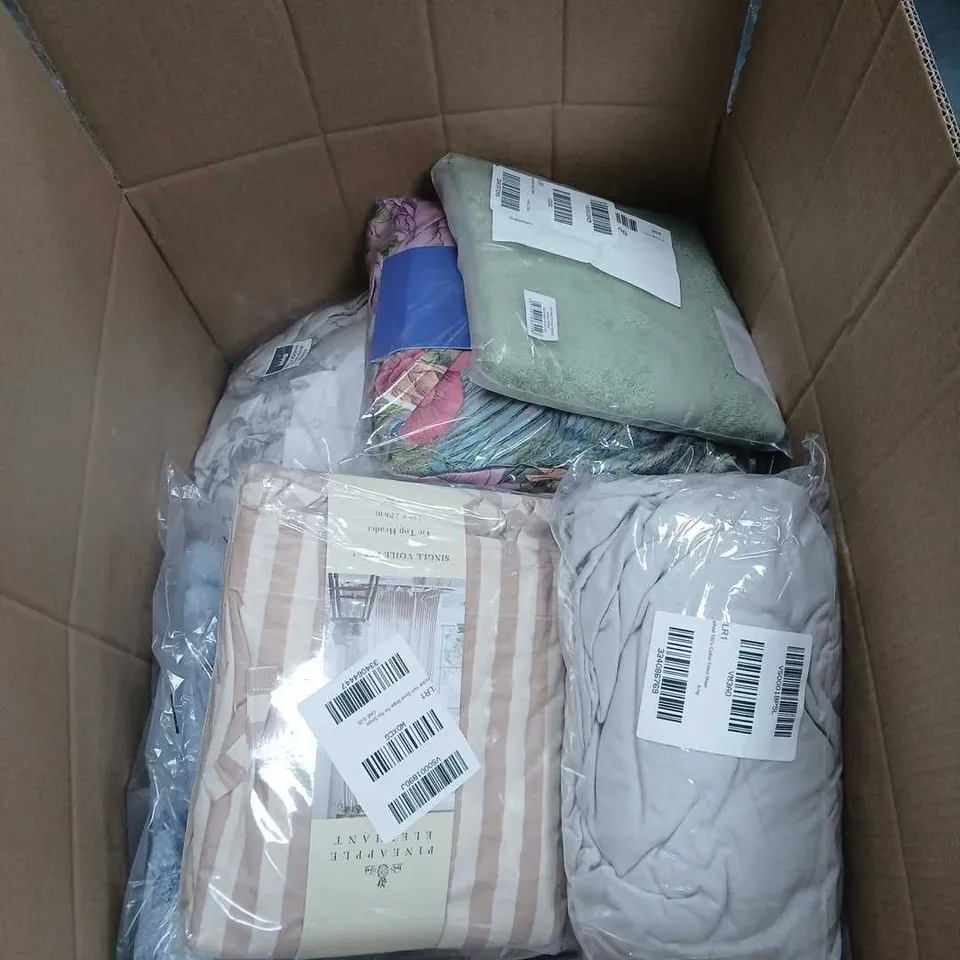 BOX OF APPROXIMATELY 12 ASSORTED HOUSEHOLD ITEMS TO INCLUDE CATHERINE LANSFIELD, MATTHEW WILLIAMSON ETC