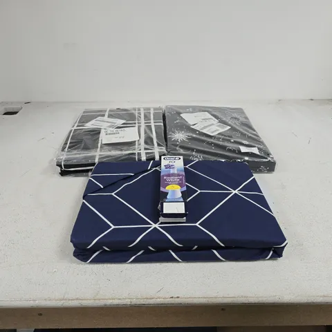 BOX OF APPROXIMATELY 15 ASSORTED HOUSEHOLD ITEMS TO INCLUDE VARIOUS BEDDING SETS, ORAL B REPLACEMENT HEADS ETC
