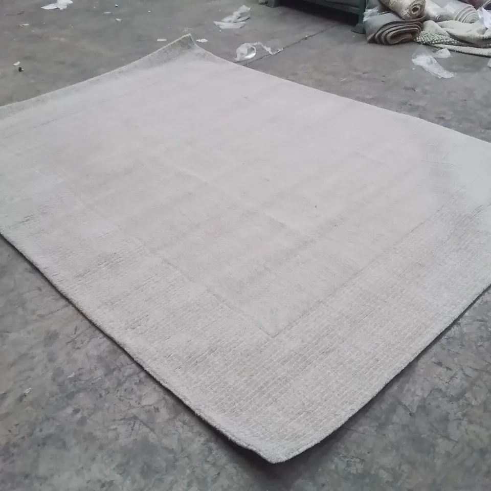 QUALITY DESIGNER AREA RUG - APPROXIMATELY 290X200CM