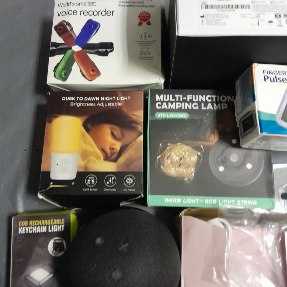 LOT OF 12 ASSORTED ITEMS TO INCLUDE TAOGLAS FLEX ANTENNA, CAMPONG LIGHTS AND BREATH ALCOHOL TESTER