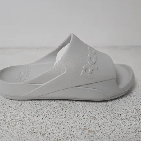 UNBOXED PAIR OF REEBOK CLEAN SLIDES IN GREY - UK 5