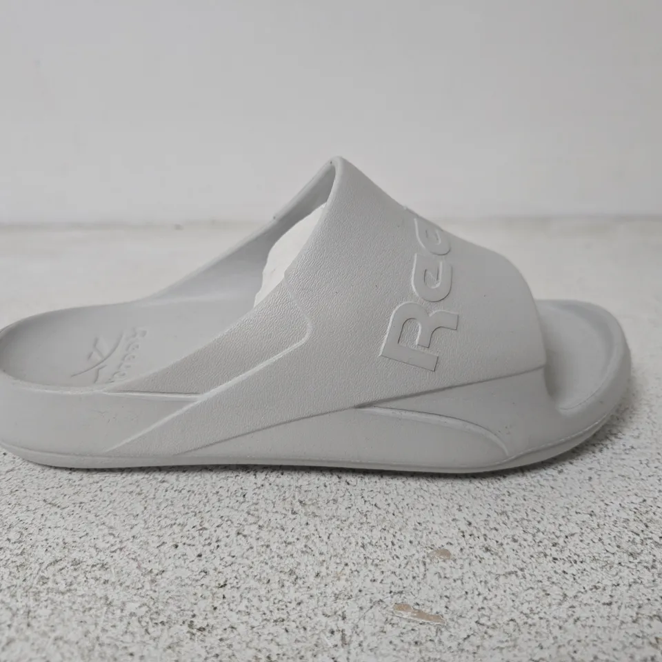 UNBOXED PAIR OF REEBOK CLEAN SLIDES IN GREY - UK 5