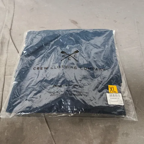 CREW CLOTHING COMPANY NAVY ROUND NECK TEE – XL 