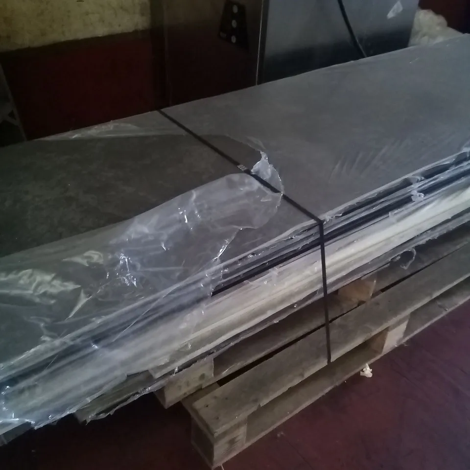 PALLET OF APPROXIMATELY 18 WORKTOPS