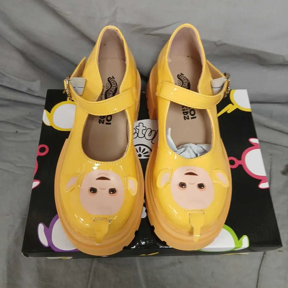 BRAND NEW BOXED KOI X TELETUBBIES LA LA TELETUBBIES KIDZ MARY JANES – YELLOW, UK13K