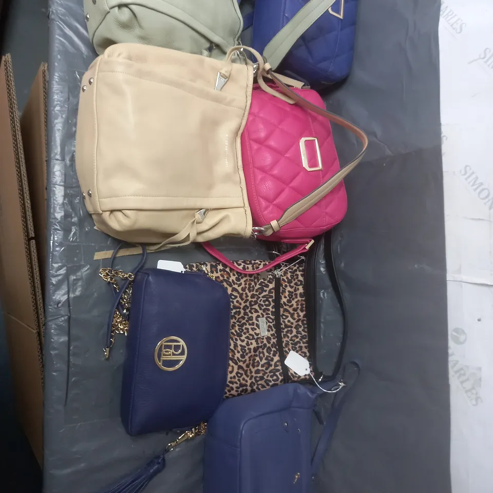 LOT OF 10 ASSORTED BAGS IN VARIOUS COLOURS AND BRANDS TO INCLUDE RWL , ETC