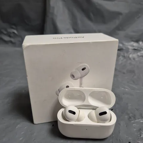 APPLE AIRPODS PRO (2ND GENERATION) WITH MAGSAFE CHARGING CASE (USB-C) - WHITE