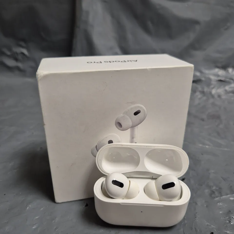 APPLE AIRPODS PRO (2ND GENERATION) WITH MAGSAFE CHARGING CASE (USB-C) - WHITE