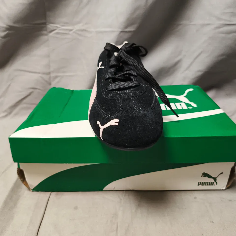 BOXED PAIR OF PUMA SPEEDCAT OG TRAINERS IN BLACK/PINK SIZE UK 5.5