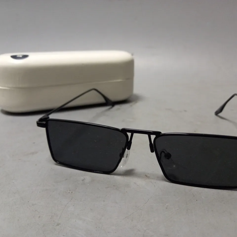 BOXED RAY BAN BLACK TINTED SUNGLASSES