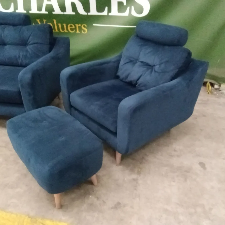 STOKERS ALFREDO BLUE FABRIC SOFA SUITE // 1 x 4 SEATER SOFA, 2 x ARMCHAIRS, 2 x FOOTSTOOLS RRP £3495