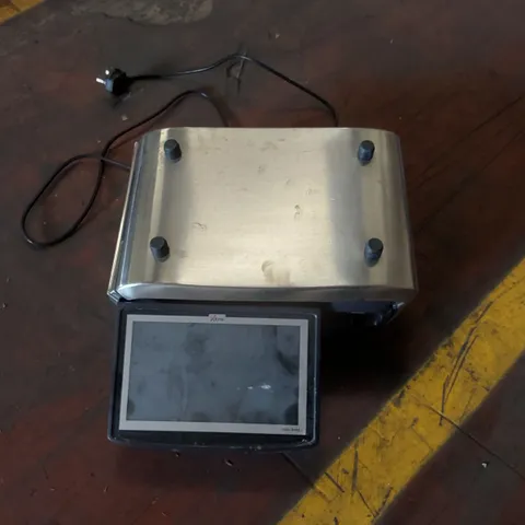 AVERY BERKEL XTI100 SCALE, LABEL AND RECEIPT PRINTING MACHINE