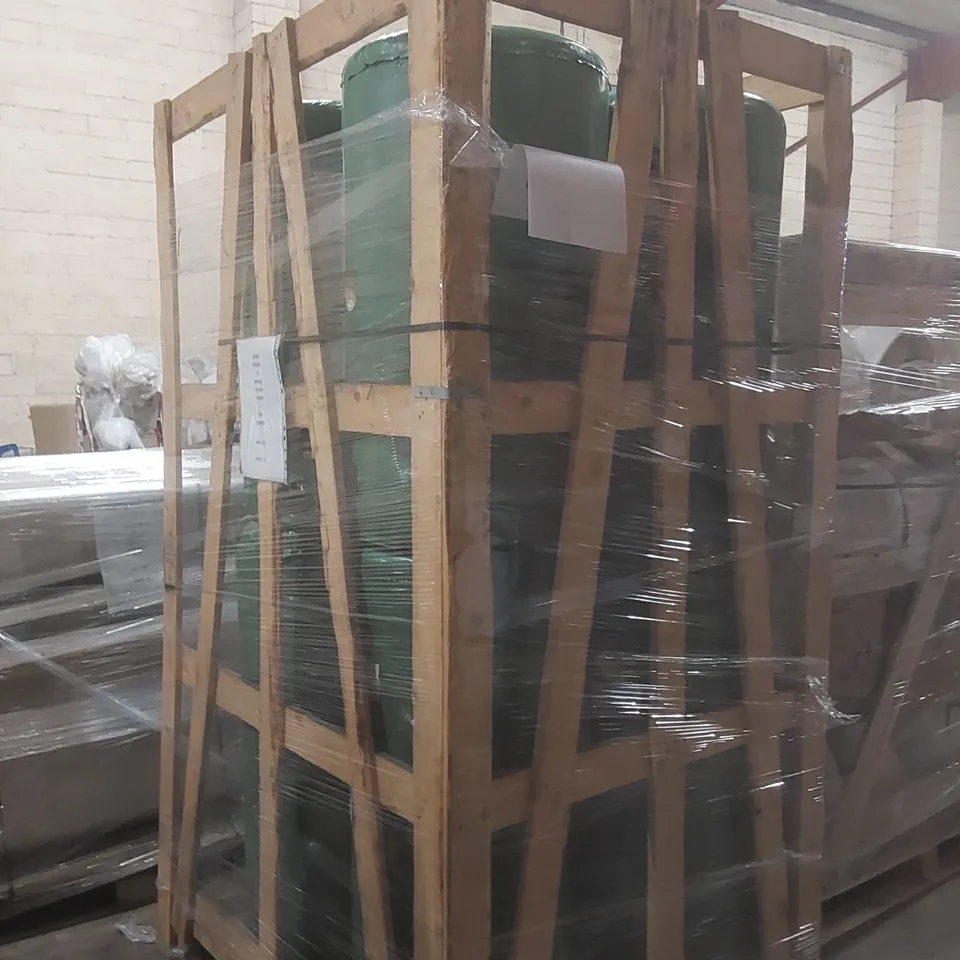 PALLET CONTAINING APPROXIMATELY 8x BRANDED COPPER & STEEL CYLINDERS