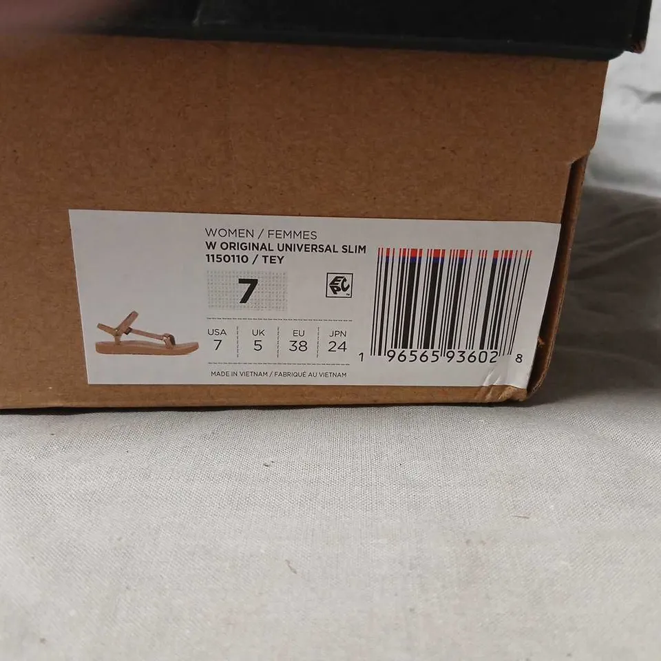 TEVA WOMEN'S ORIGINAL UNIVERSAL SLIM SANDALS – BEIGE (US 7 / UK 5 / EU 38)