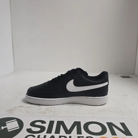 NIKE DUNK LOW TRAINERS – BLACK/WHITE SIZE UK 7