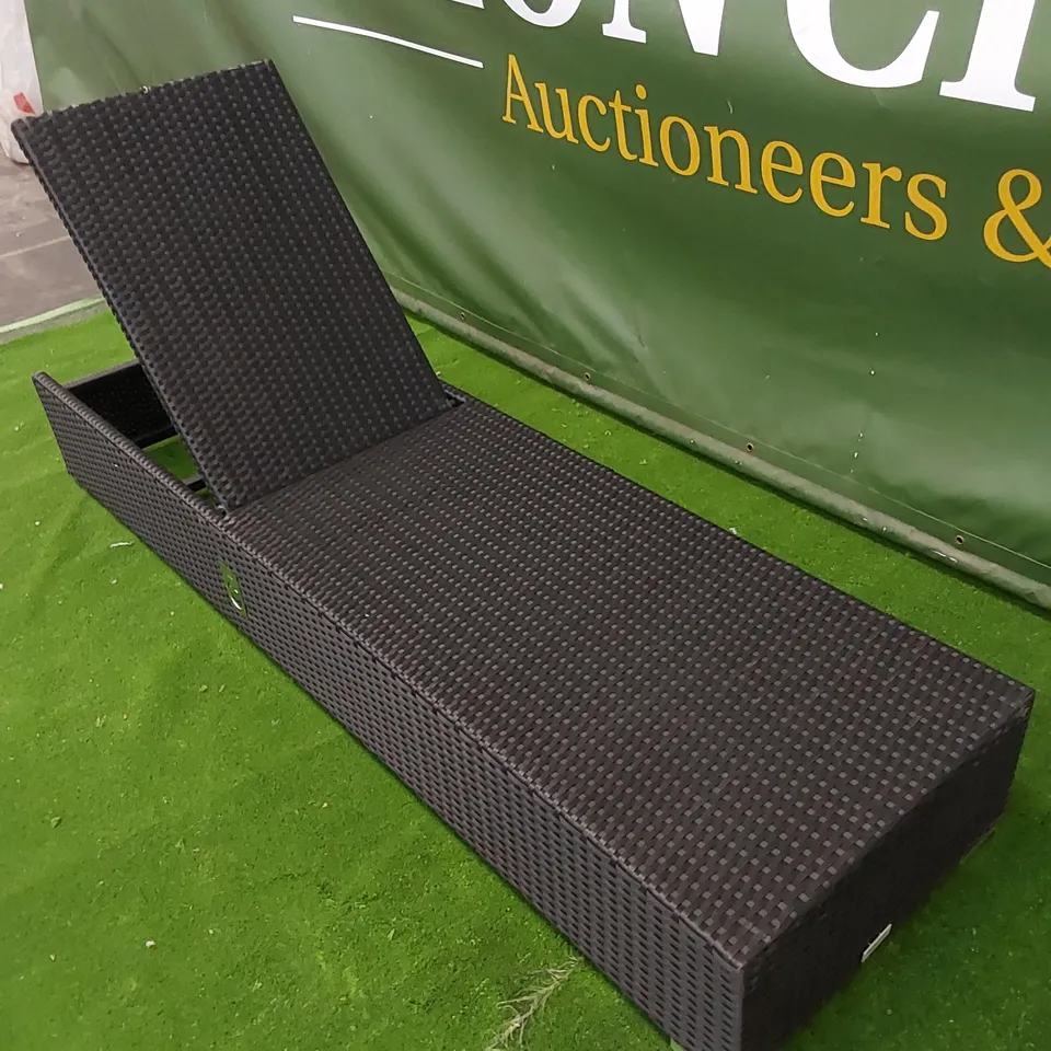 DESIGNER MANUAL ADJUSTABLE SUNLOUNGER IN BLACK RATTAN 