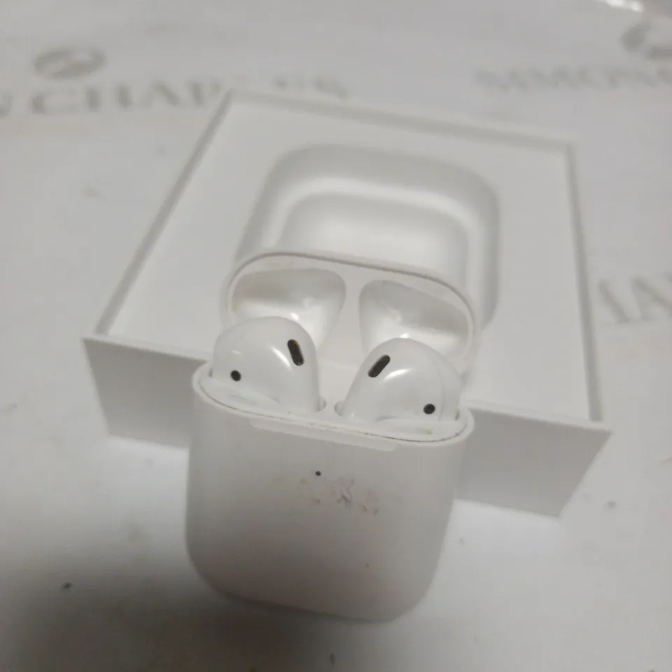 APPLE AIRPODS