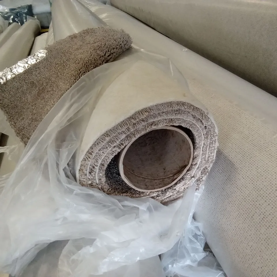 ROLL OF QUALITY TUDOR TWIST CLASSIC STONE CARPET // APPROX SIZE: 2.85 x 4m