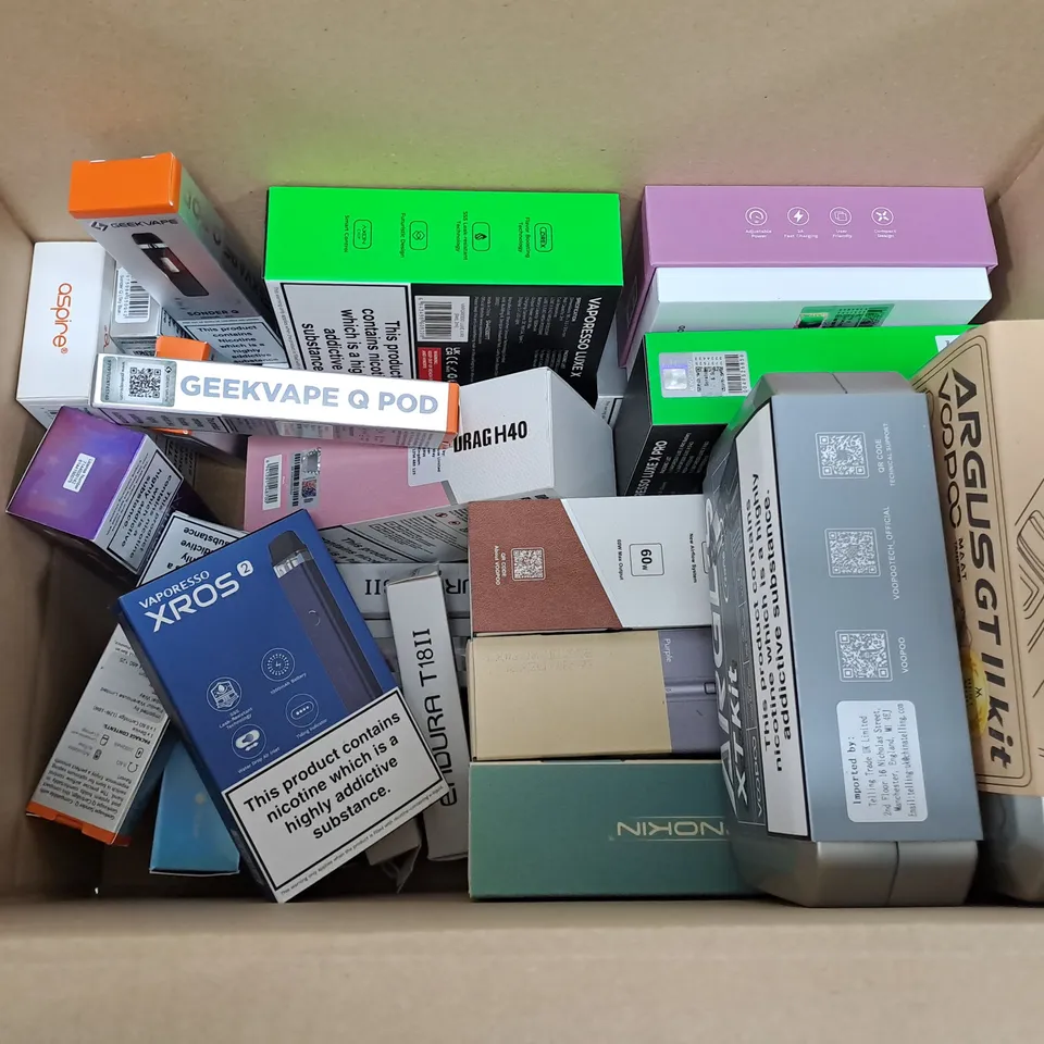 APPROXIMATELY 20 VAPES & E-CIGARETTES TO INCLUDE - GEEK VAPE Z - VAPORESSO LUXE X PRO - ARGUS GT II KIT ECT