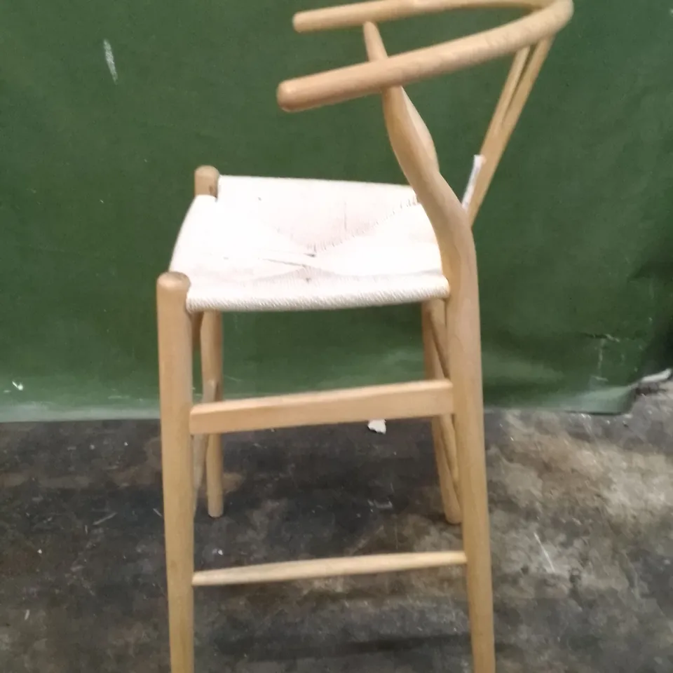 WOODEN BARSTOOL 