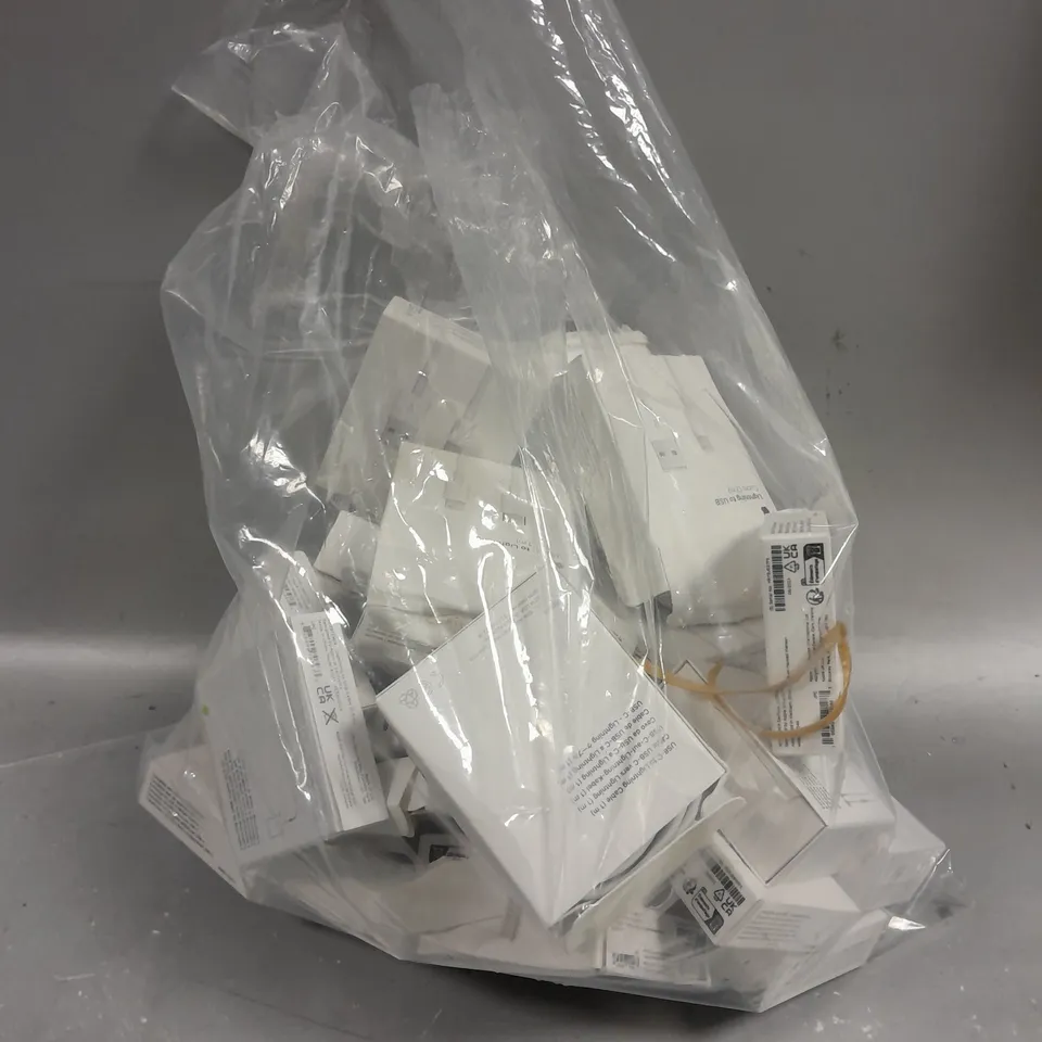 APPROXIMATELY 20 APPLE CABLE ACCESSORIES TO INCLUDE CHARGING CABLES & EARPHONES