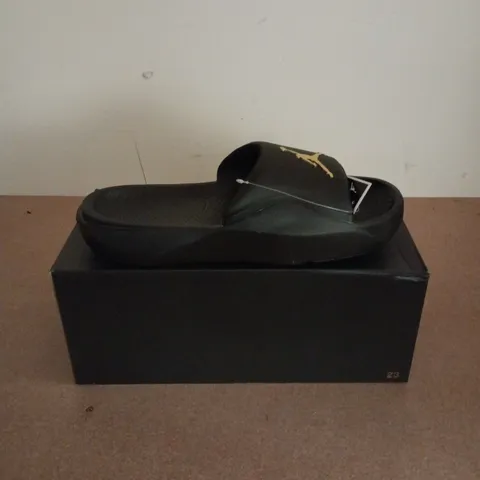 BOXED PAIR OF NIKE JORDAN FRANCHISE SLIDES IN BLACK - UK 9