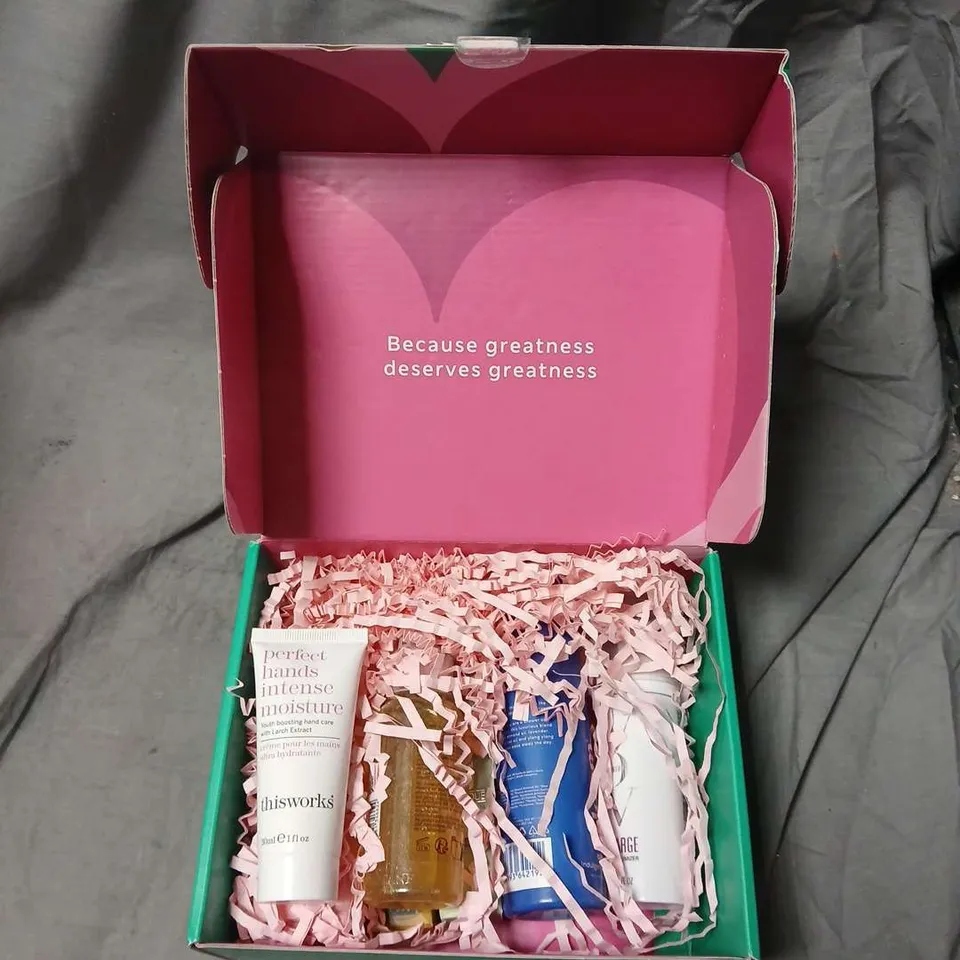 M&S BEAUTY MADE FOR AN ICON SELF-CARE BOX GIFT SET