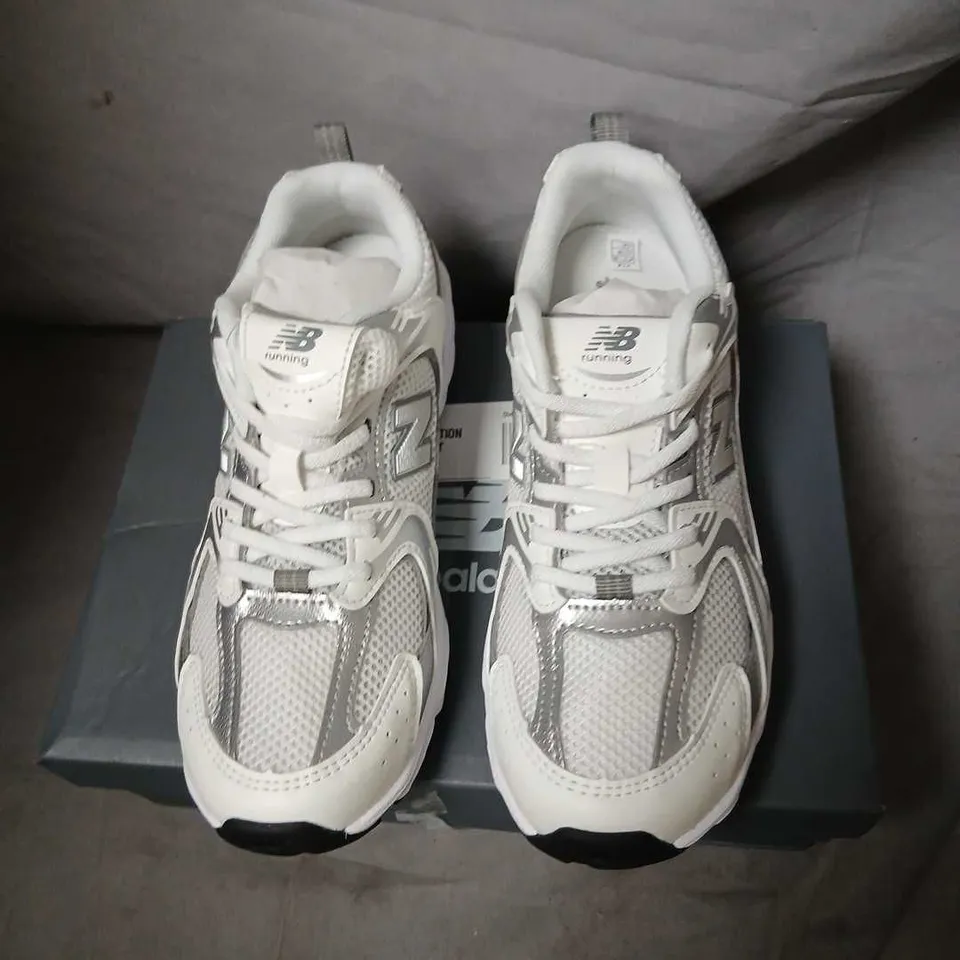 NEW BALANCE 530 RUNNING SHOES – MEN'S UK 7 (US 8) – WHITE/GREY