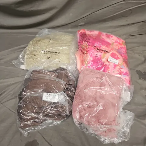 APPROXIMATELY 20 ASSORTED CLOTHING ITEMS IN VARIOUS STYLES AND SIZES 