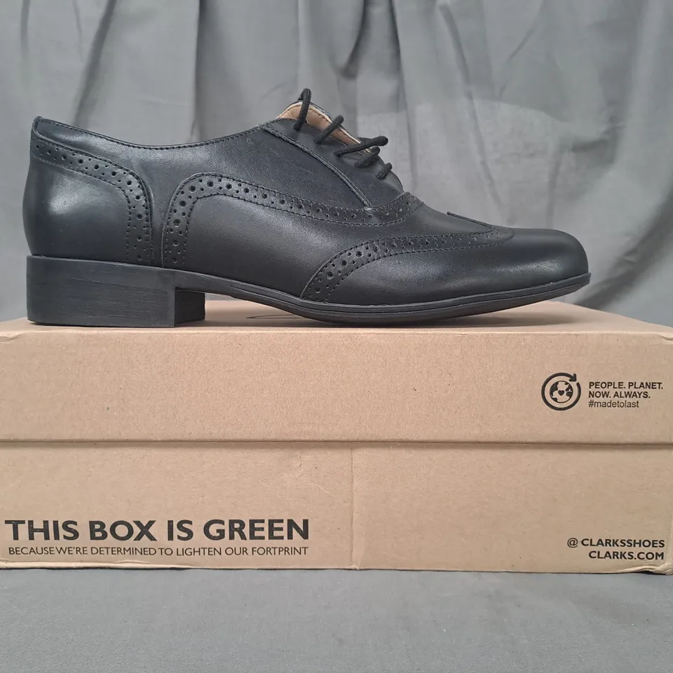 BOXED PAIR OF HAMBLE OAK LACE UP SHOES IN BLACK UK SIZE 8