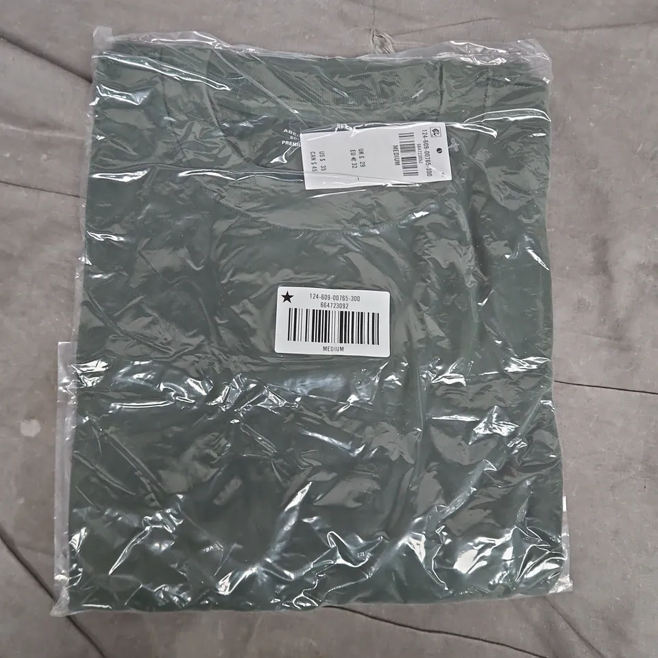 BAGGED ABERCROMBIE & FITCH PREMIUM HEAVYWMEDIUMEIGHT TEE CROPPED FIT IN GREEN - 