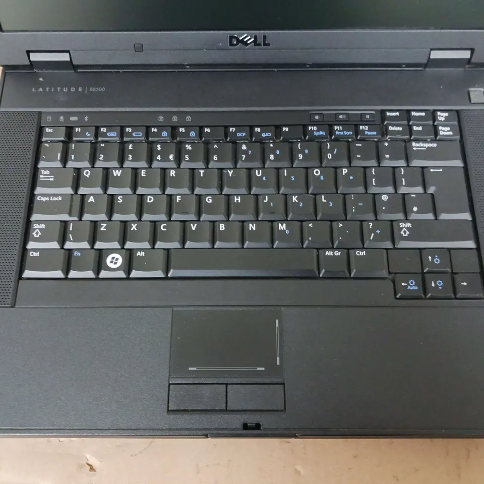 DELL LATITUDE E5500 15 INCH	 CORE 2 DUO P8400 2.26GHZ